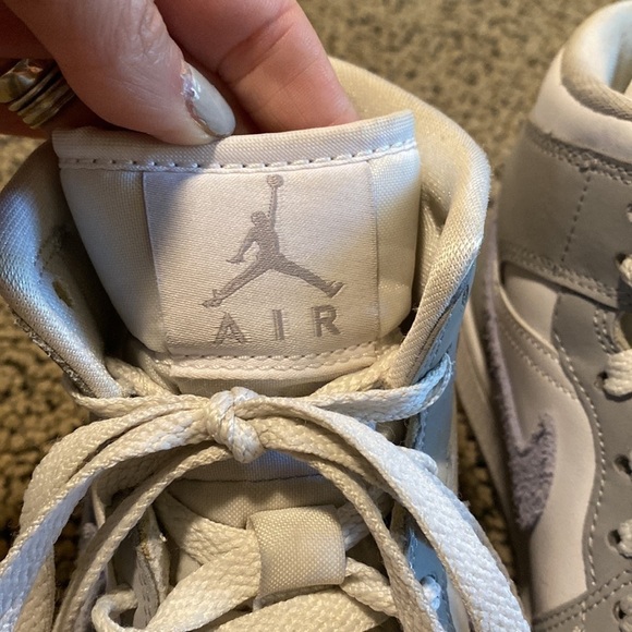 Nike Air Jordan White & Gray Hightop Sneakers Size 6 in EUC - Picture 9 of 12